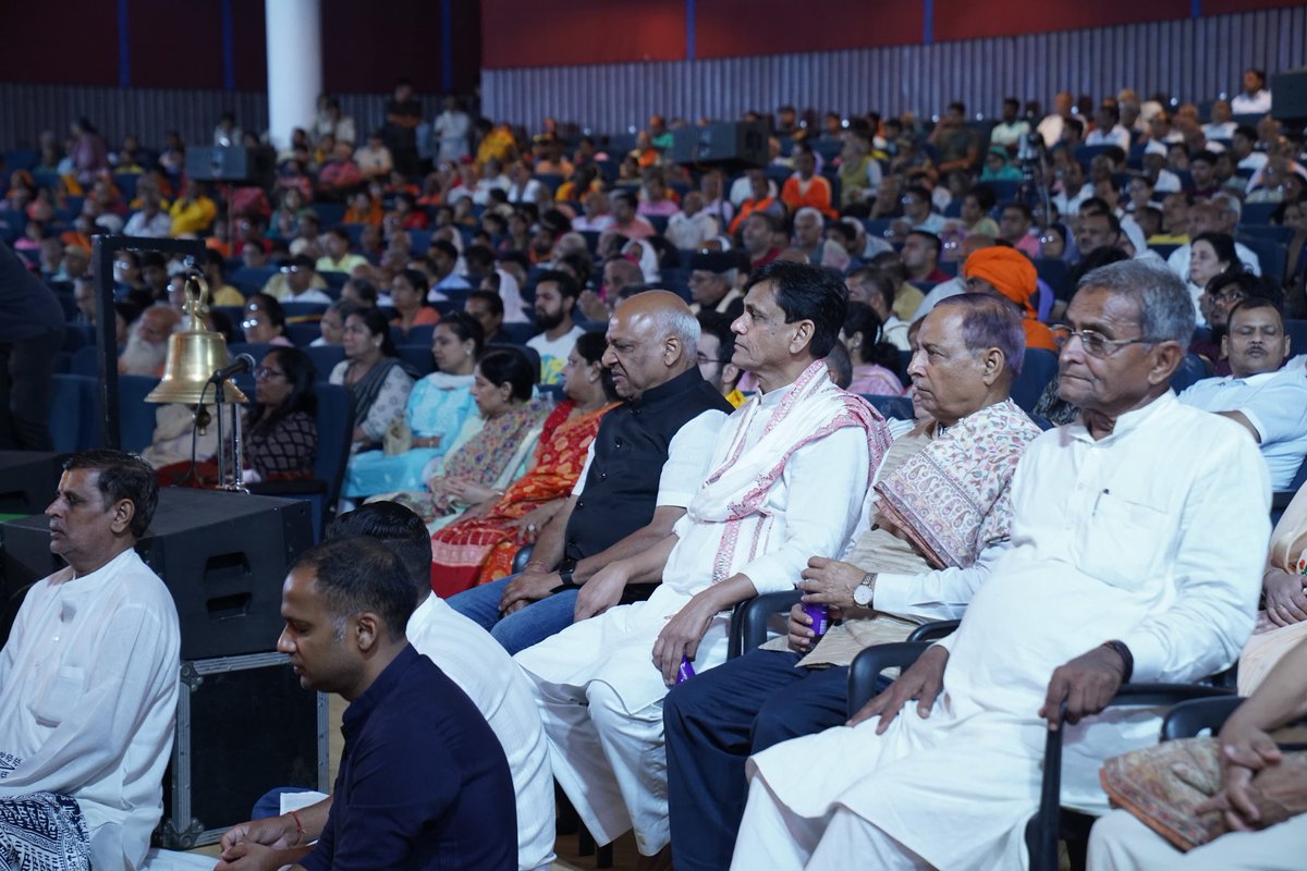 Nityanand Rai (@nityanandraibjp) on Twitter photo рдмрд┐рд╣рд╛рд░ рдХреА рдРрддрд┐рд╣рд╛рд╕рд┐рдХ рднреВрдорд┐, рдирд╛рд▓рдВрджрд╛ рдореЗрдВ рдЖрдЬ рд╕реЗ рдкреНрд░рд╛рд░рдВрдн рд╣реБрдИ рдкреНрд░рд╕рд┐рджреНрдз рдХрдерд╛ рд╡рд╛рдЪрдХ рдПрд╡рдВ рд░рд╛рдордЪрд░рд┐рддрдорд╛рдирд╕ рдХреЗ рдорд░реНрдордЬреНрдЮ, рдкрд░рдо рдкреВрдЬреНрдп рдореЛрд░рд╛рд░реА рдмрд╛рдкреВ рдЬреА рдХреА рд░рд╛рдо рдХрдерд╛ рдореЗрдВ рд╕рд╣рднрд╛рдЧреА рдмрдирдиреЗ рдХрд╛ рд╕реМрднрд╛рдЧреНрдп рдкреНрд░рд╛рдкреНрдд рд╣реБрдЖред рд╢реНрд░рджреНрдзреЗрдп рдмрд╛рдкреВ рд╕рджреИрд╡ рд╕рддреНрдп, рдкреНрд░реЗрдо рдФрд░ рдХрд░реБрдгрд╛ рдХреЗ рдореВрд▓ рд╕рдВрджреЗрд╢ рдХреЗ рд╕рд╛рде рд░рд╛рдо рдХрдерд╛ рдХрд╛ рдЕрдореГрддрд╡рд░реНрд╖рд╛ рдХрд░рддреЗ рд╣реИрдВред
рдЬрдп рд╢реНрд░реАрд░рд╛рдоред рдмрд┐рд╣рд╛рд░ рдХреА рдРрддрд┐рд╣рд╛рд╕рд┐рдХ рднреВрдорд┐, рдирд╛рд▓рдВрджрд╛ рдореЗрдВ рдЖрдЬ рд╕реЗ рдкреНрд░рд╛рд░рдВрдн рд╣реБрдИ рдкреНрд░рд╕рд┐рджреНрдз рдХрдерд╛ рд╡рд╛рдЪрдХ рдПрд╡рдВ рд░рд╛рдордЪрд░рд┐рддрдорд╛рдирд╕ рдХреЗ рдорд░реНрдордЬреНрдЮ, рдкрд░рдо рдкреВрдЬреНрдп рдореЛрд░рд╛рд░реА рдмрд╛рдкреВ рдЬреА рдХреА рд░рд╛рдо рдХрдерд╛ рдореЗрдВ рд╕рд╣рднрд╛рдЧреА рдмрдирдиреЗ рдХрд╛ рд╕реМрднрд╛рдЧреНрдп рдкреНрд░рд╛рдкреНрдд рд╣реБрдЖред рд╢реНрд░рджреНрдзреЗрдп рдмрд╛рдкреВ рд╕рджреИрд╡ рд╕рддреНрдп, рдкреНрд░реЗрдо рдФрд░ рдХрд░реБрдгрд╛ рдХреЗ рдореВрд▓ рд╕рдВрджреЗрд╢ рдХреЗ рд╕рд╛рде рд░рд╛рдо рдХрдерд╛ рдХрд╛ рдЕрдореГрддрд╡рд░реНрд╖рд╛ рдХрд░рддреЗ рд╣реИрдВред
рдЬрдп рд╢реНрд░реАрд░рд╛рдоред