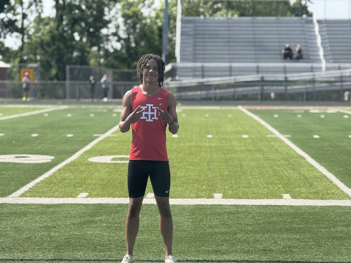 ihbravesad's tweet photo. District Champ Alert! Ian Kincade takes the crown in the 110m hurdles at the OHSAA District Meet!
#ChampStatus #IHTrack #HurdleKing #RoadToReginal https://t.co/lD0pE9vfCl