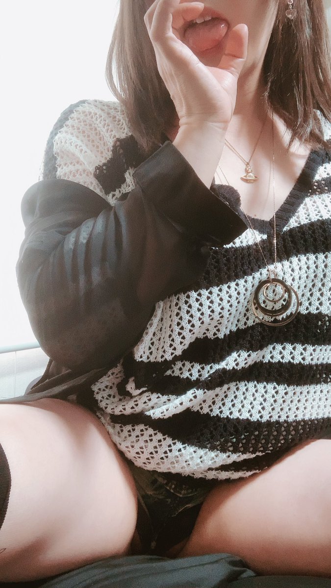 ﾑｵｵｵｫ？おかしいです。
今日はオシゴト進める筈がヘベレケウサギでベットインしてますん🐇

怠惰ですねぇ〜ヽ(｀Д´#)ﾉ

明日から頑張るます(´ー｀)

#女装 #NH #BAR #酒々井
#バニーガール