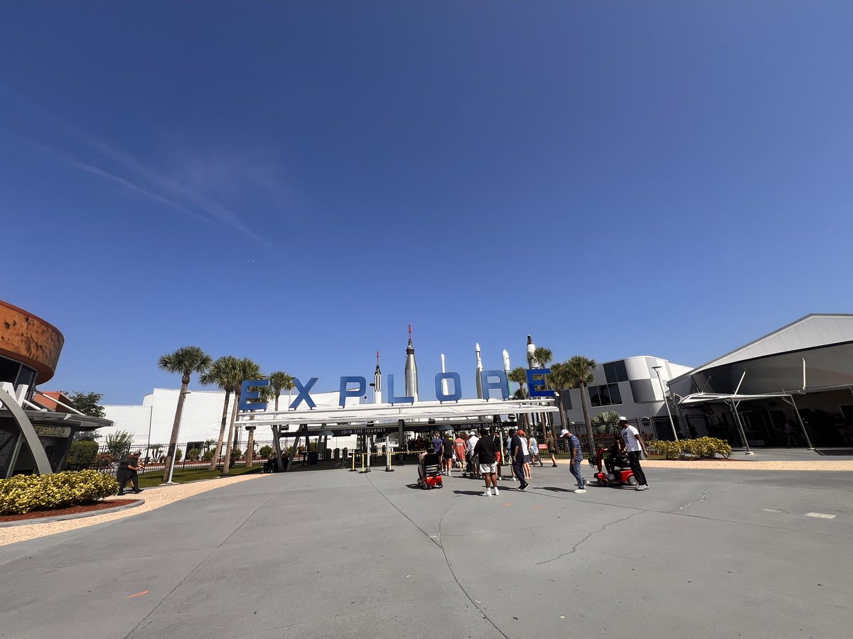 RocketDownrange's tweet image. Exploring KSC, and SpaceX launch at 1pm! Let’s gooo 🚀🌎

#KennedySpaceCenter #NASA #RocketDownrange