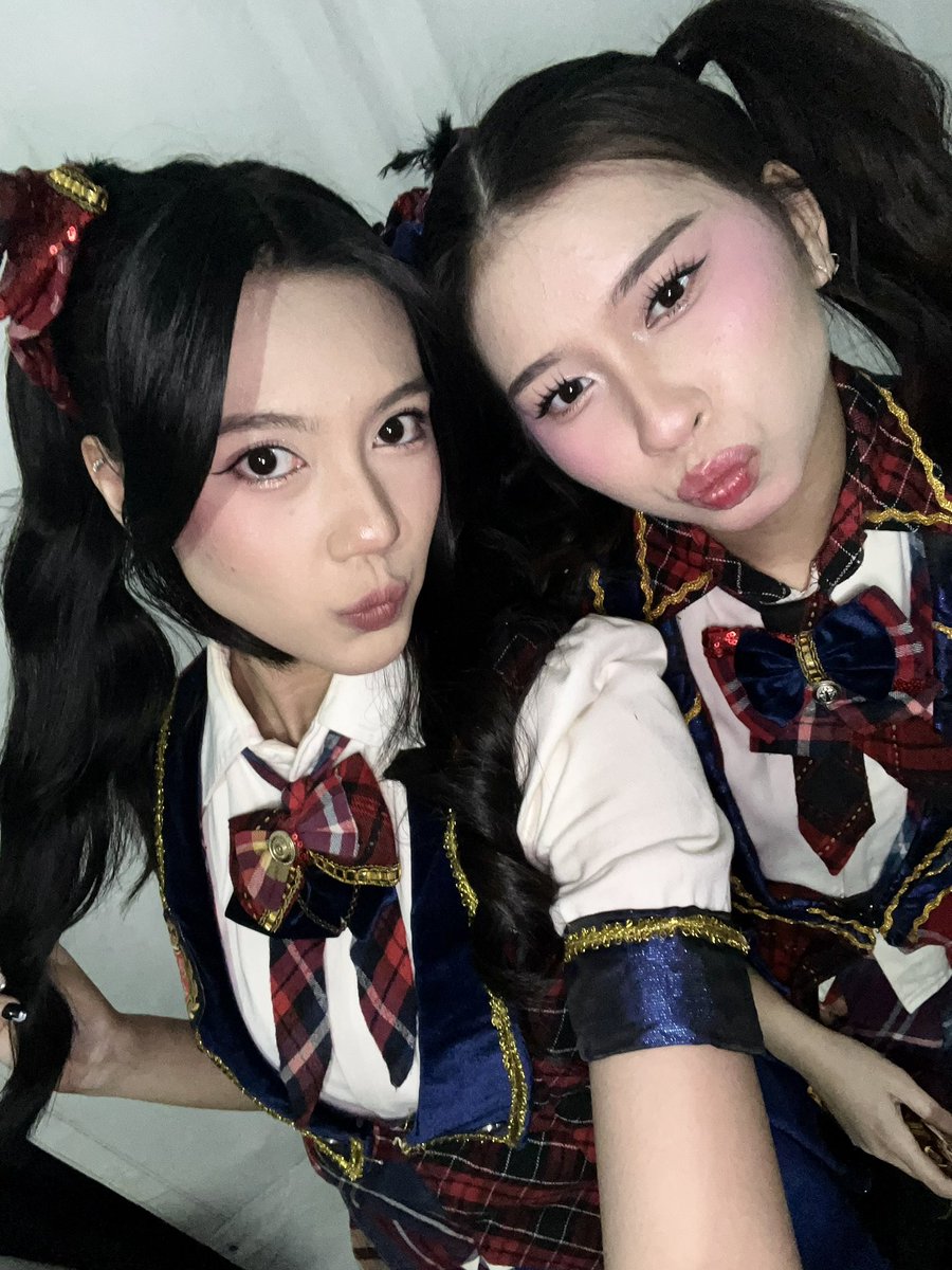 indiraseruni__'s tweet photo. kembar twin miaw https://t.co/cpNBy58pH9