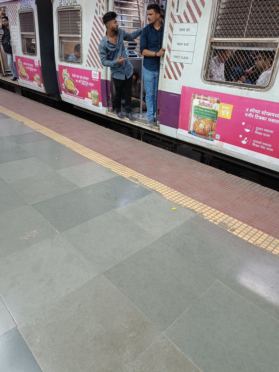 lo_omkar's tweet photo. @Central_Railway Travelling free of cost in 1st class and creating hindrance to ticketed passengers https://t.co/sR1MHq7jQq