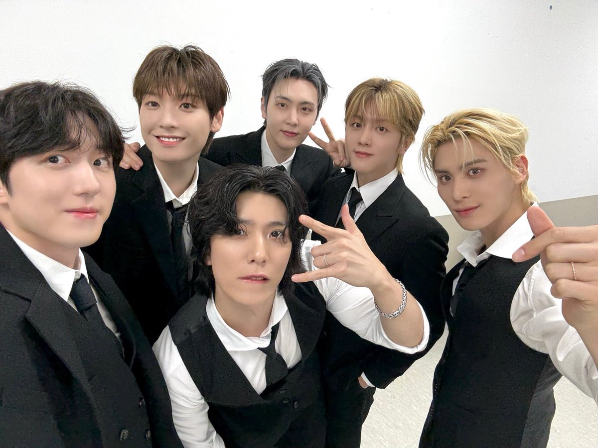 SF9official's tweet image. 오늘 공연 잘 마무리 했어요!!!! 판타지 오늘 와줘서 너무 고마워요 추운데 감기 조심 !!!
#SF9 #CHANI