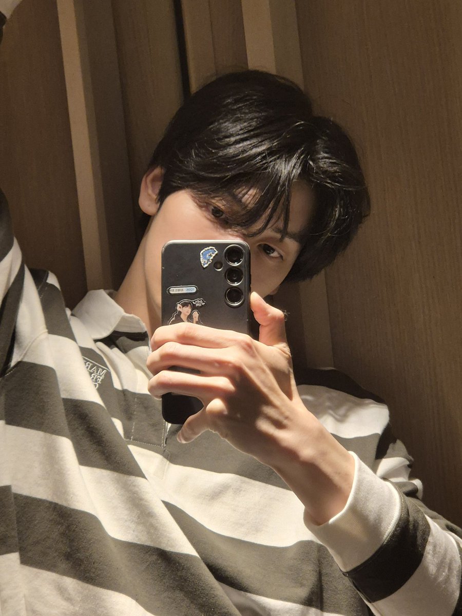 translatingTXT's tweet image. [250524] #soobin weverse 

“day 1 of osaka concerts done 👍”