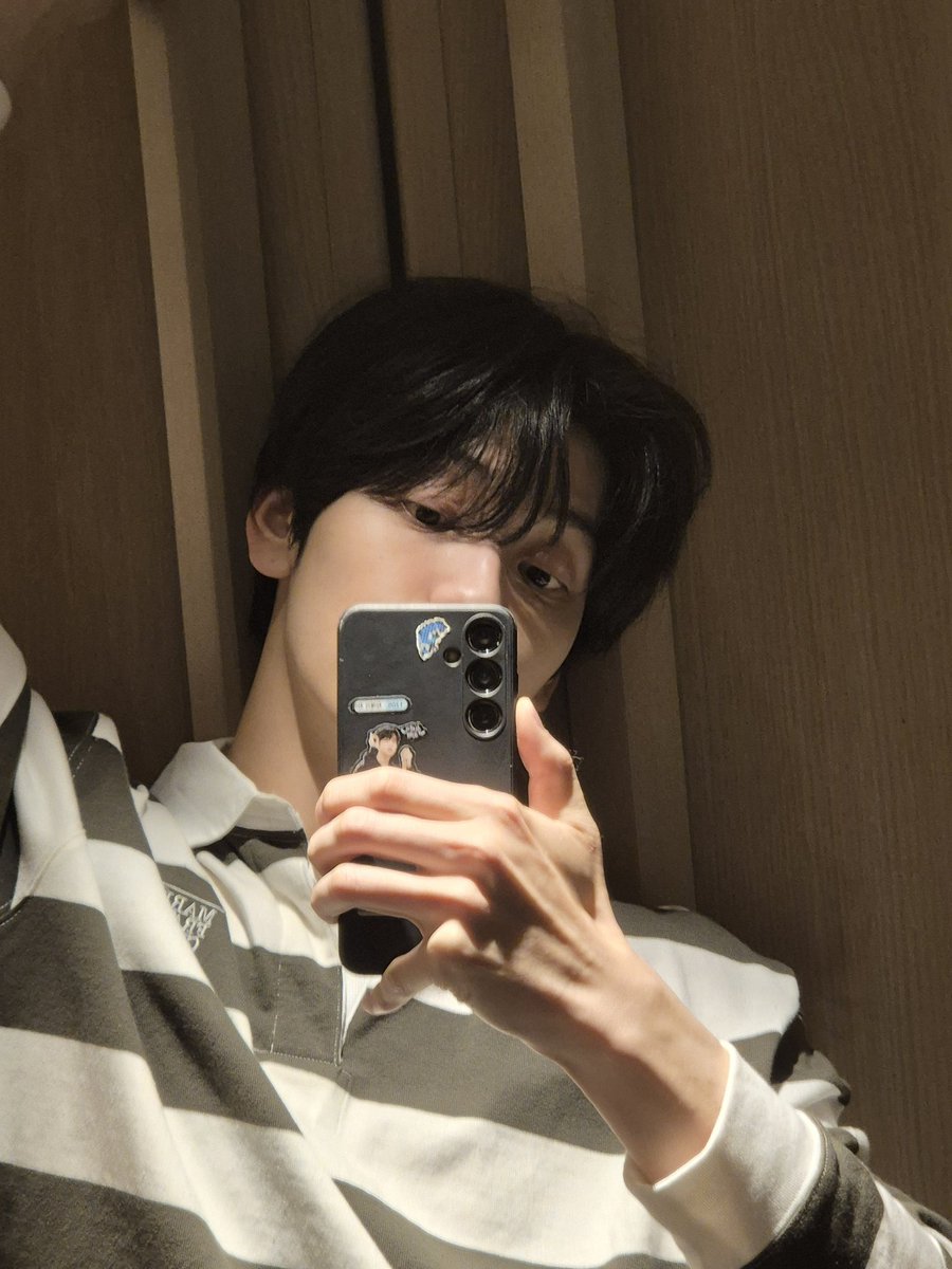 translatingTXT's tweet image. [250524] #soobin weverse 

“day 1 of osaka concerts done 👍”