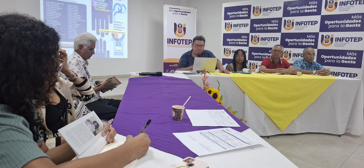UniCaribe_'s tweet photo. #FlashInfotep 🤳
Iniciamos la segunda jornada del XXIII Encuentro de Escritores del Caribe Colombiano con un recital poético a cargo de varios autores que leen sus obras para el auditorio.
Más adelante, en nuestro auditorio Álvaro Cepeda Samudio, tendremos la charla "Ajedrez e Inteligencia artificial", el conversatorio "Historia del Carnaval en Santa Marta" y la presentación del libro "El plagio y el Derecho de Autor en la música caribeña", entre otros espacios.
La jornada irá hasta el atardecer de este sábado.