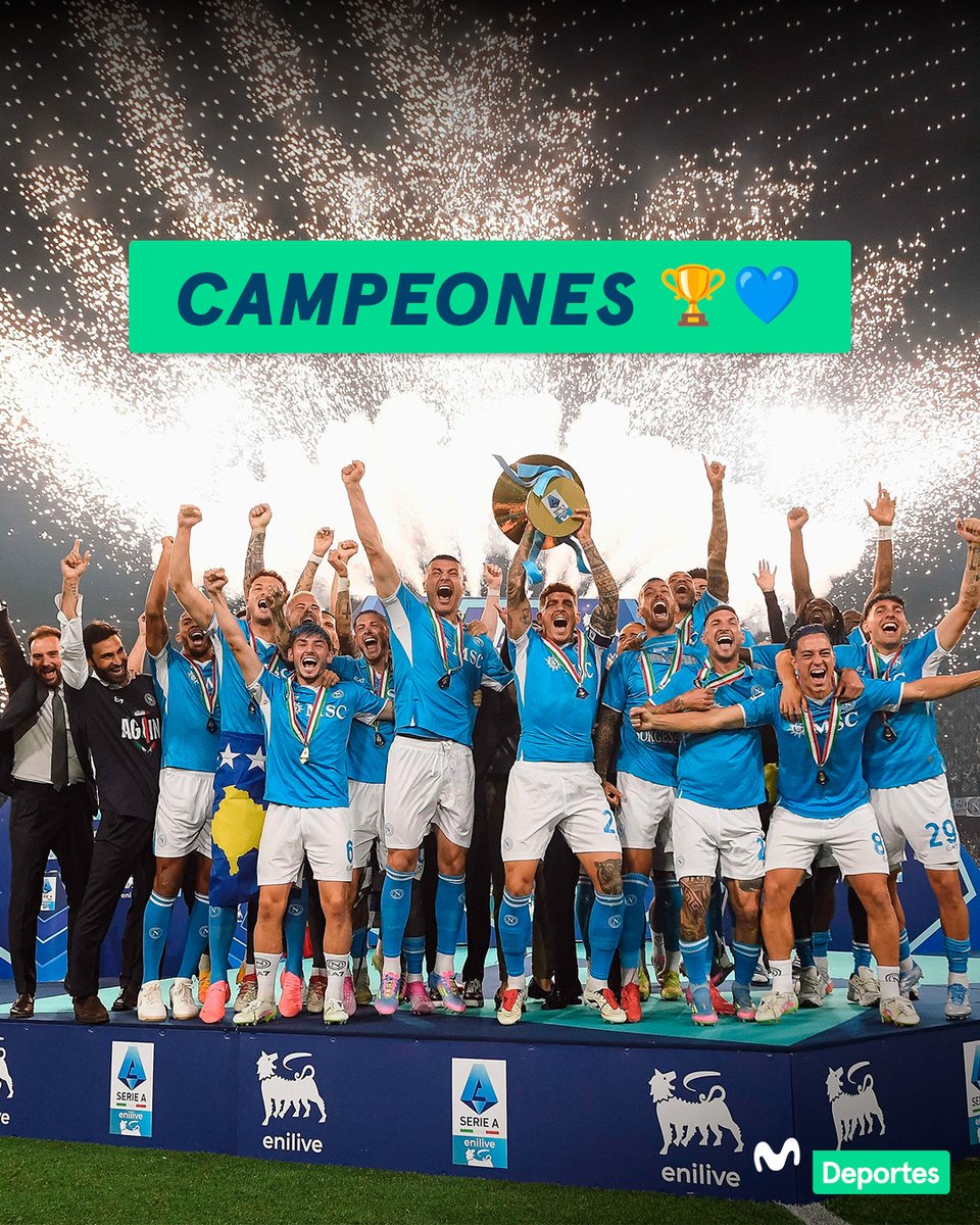 MovistarDeporPe's tweet photo. ¡𝗨𝗻 𝗻𝘂𝗲𝘃𝗼 𝗦𝗰𝘂𝗱𝗲𝘁𝘁𝗼 𝗽𝗮𝗿𝗮 𝗹𝗮𝘀 𝘃𝗶𝘁𝗿𝗶𝗻𝗮𝘀 𝗱𝗲𝗹 𝗡𝗮𝗽𝗼𝗹𝗶! 🏆👏🏻

Con goles de Scott McTominay y Romelu Lukaku, el Napoli logró imponerse 2-0 ante el Cagliari por la fecha 38 de la Serie A y, con ello, consiguió llevarse la tan anhelada presea. ⚽🇮🇹 https://t.co/4NLZgjsZsN