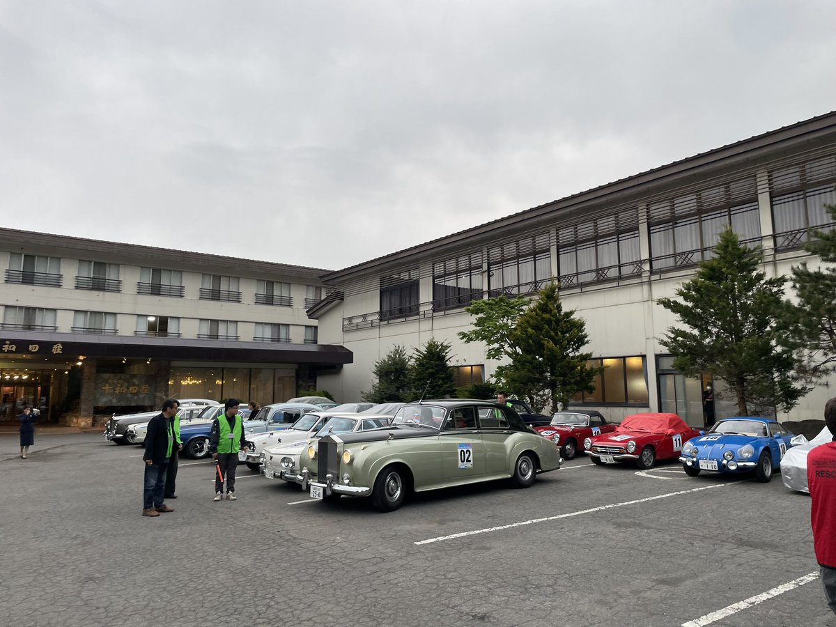 遅くなりましたが前者無事なら1日目のゴールへと到着し、中夜祭も終了。
明日8時のスタートに備えエントランの皆様も二次k……お休みになられています。

明日も沿道の応援、お手振りとうどうぞよろしくおねがいいたします。

#TdM2025