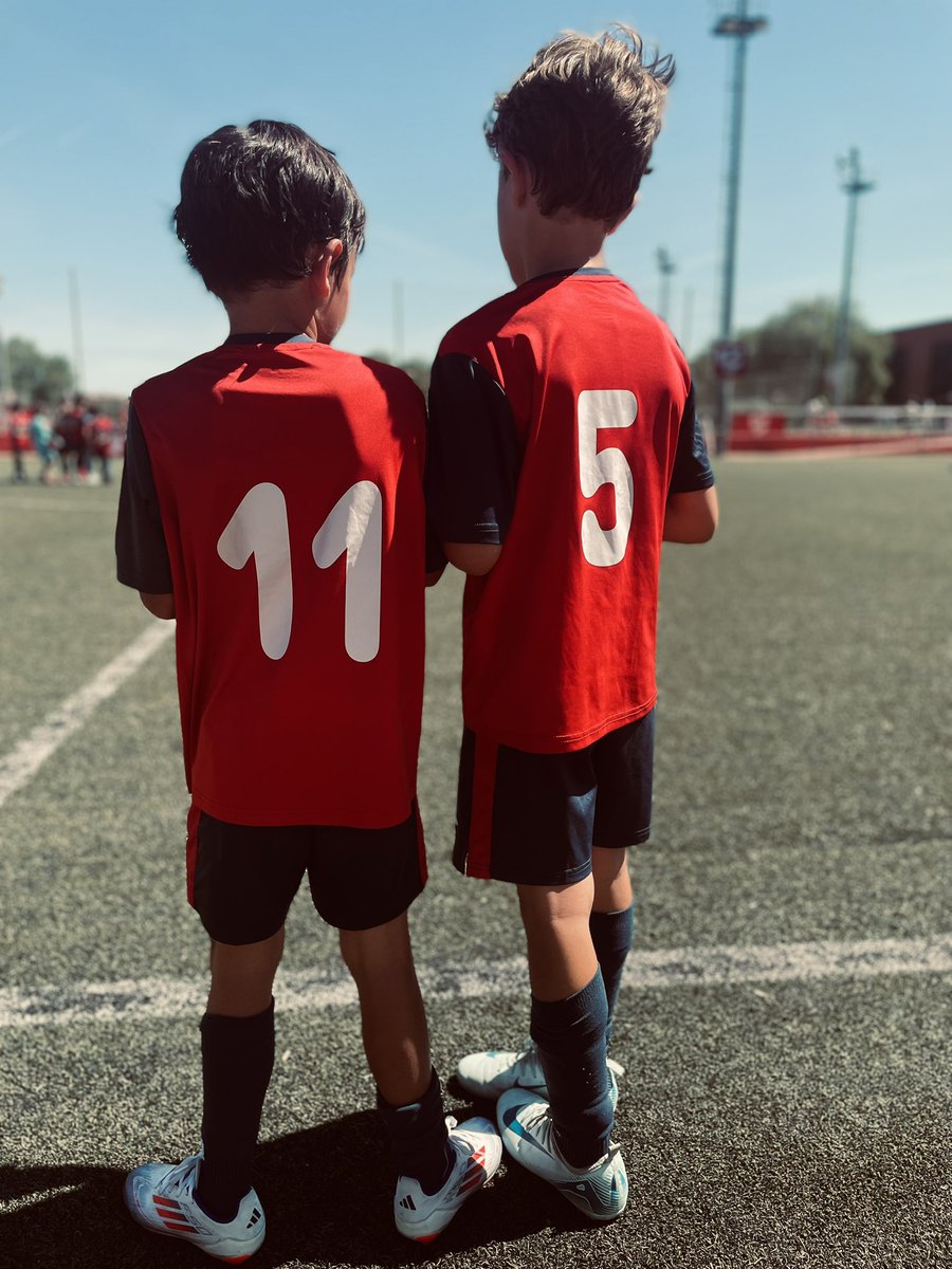 Los amigos.
Los partidos. 
Las mañanas de sábado a los 8 años.
<a href="/DeporteValdeluz/">Deportes Colegio Valdeluz</a>