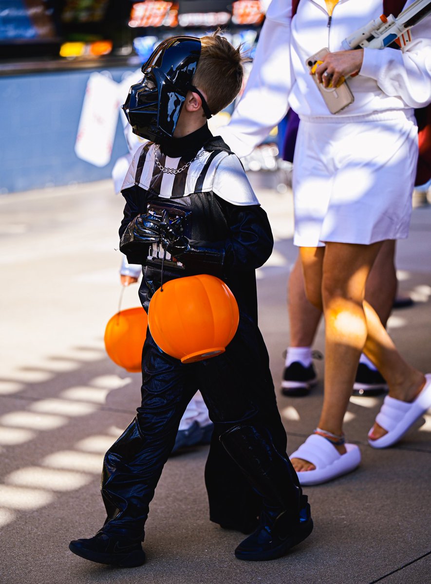Louisville Bats (@louisvillebats) on Twitter photo HALFOWEEN NIGHT🎃
Presented by <a href="/kybeef/">KY Beef Council</a>
🍬 Trick or treating at LSF
Party @ the Park
🍷$4 Cupcake Vinyards pours
🍸$6 Bats signature cocktails
🍺$6 Falls City and other craft beers
🚐 <a href="/kybeef/">KY Beef Council</a> activation truck
🎆 Postgame fireworks by <a href="/kybeef/">KY Beef Council</a>
🎟️: atmilb.com/3WzcGlm HALFOWEEN NIGHT🎃
Presented by <a href="/kybeef/">KY Beef Council</a>
🍬 Trick or treating at LSF
Party @ the Park
🍷$4 Cupcake Vinyards pours
🍸$6 Bats signature cocktails
🍺$6 Falls City and other craft beers
🚐 <a href="/kybeef/">KY Beef Council</a> activation truck
🎆 Postgame fireworks by <a href="/kybeef/">KY Beef Council</a>
🎟️: atmilb.com/3WzcGlm
