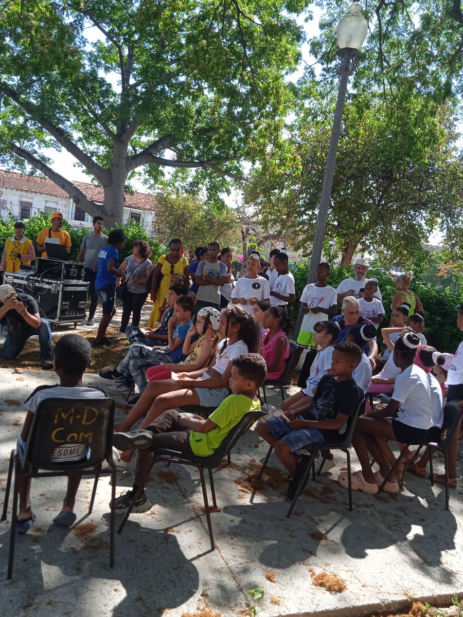 Se disfruta compartir con niños , niñas, adolescentes y jóvenes que viven en comunidades de tránsito.