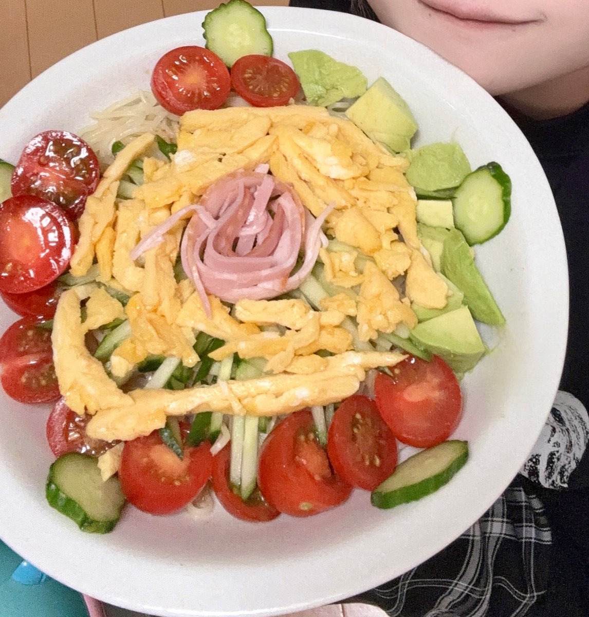 shizuku_bbts's tweet image. 冷やし中華配信ありがとーーー！♡
今日も楽しかったし美味しかった☺️

これはみんなと作った
冷やし中華 御子神スペシャル🍜✨✨✨
#しずくちゃんのたからばこ