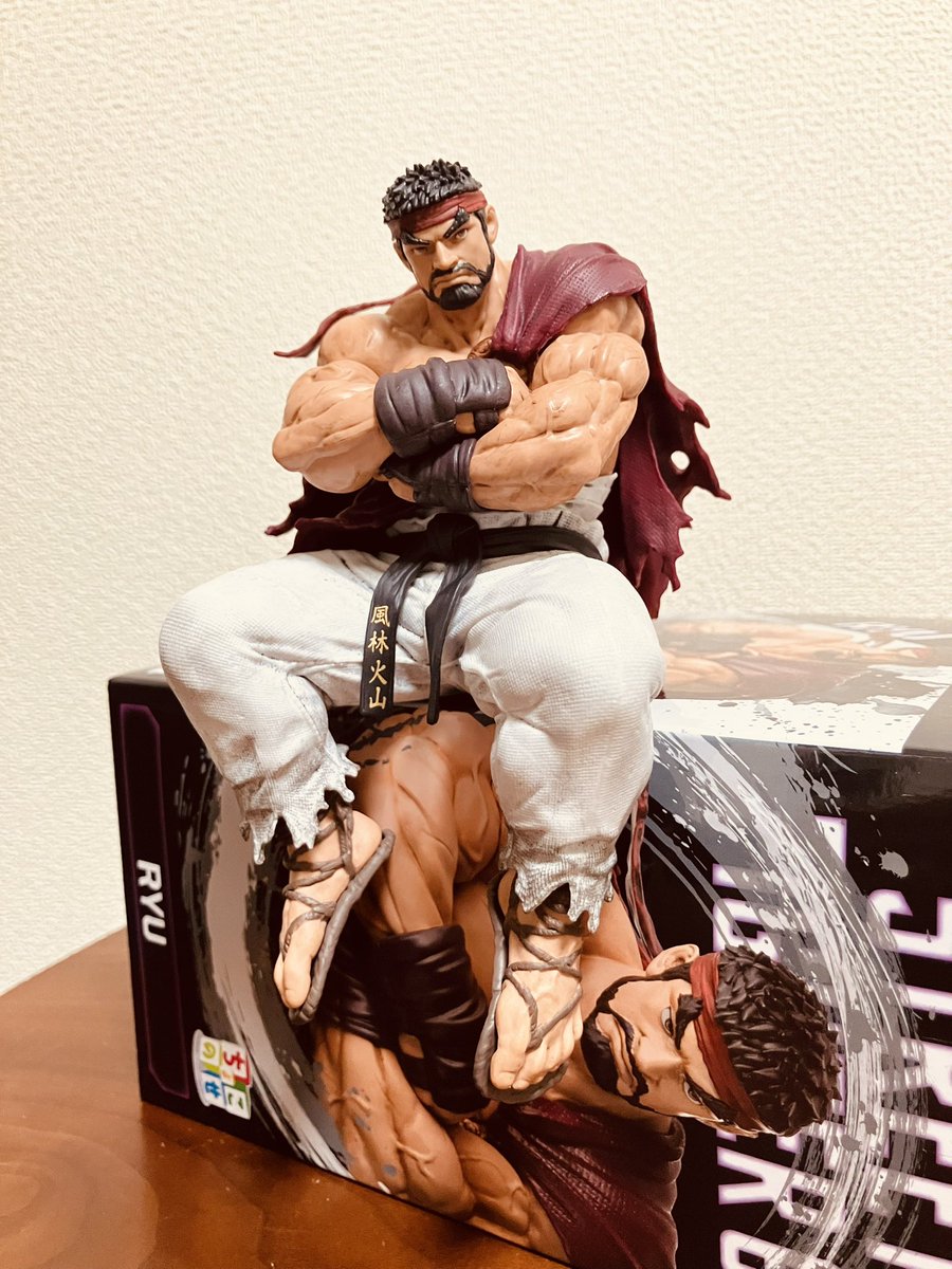 bronco_tt's tweet photo. ストリートファイター6
ちょこのせプレミアムフィギュア リュウ

スト2を中学生の頃にやりまくってた自分からすると、燻銀なこのリュウは知らない人ではあるけれど😅

後に春麗も出る予定なのと、造形に惹かれてゲット。まあ、後の春麗も私の知らない春麗なんですけどね🤣 https://t.co/39tQCwFhOZ