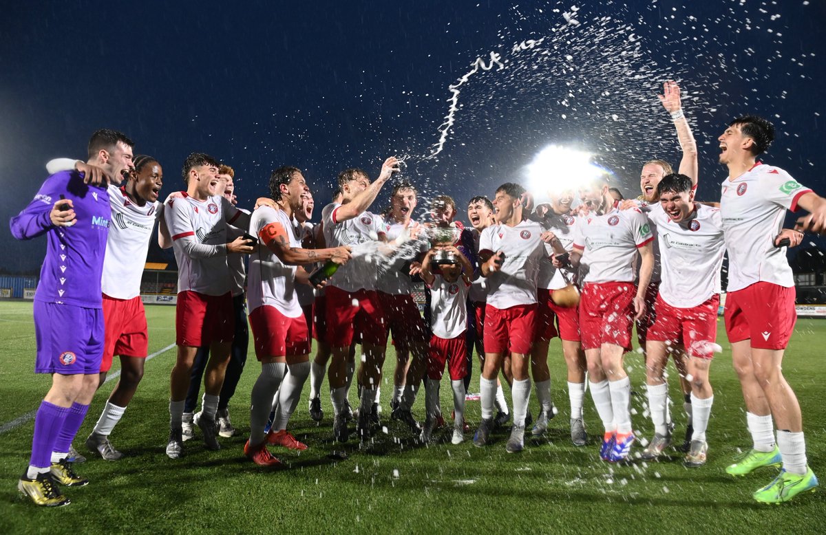 The Spartans FC (@spartansfc) on Twitter photo 🍾 Spray it again...
🏆 Development League Winners👌
🏆 Combined Challenge Cup Winners
33 games, 27 wins, 4 draws, 125 goals scored, 26 conceded. Undefeated League campaign.
A season to remember for <a href="/lesatki/">Les Atkinson</a> and our Under 20s side. 🍾 Spray it again...
🏆 Development League Winners👌
🏆 Combined Challenge Cup Winners
33 games, 27 wins, 4 draws, 125 goals scored, 26 conceded. Undefeated League campaign.
A season to remember for <a href="/lesatki/">Les Atkinson</a> and our Under 20s side.