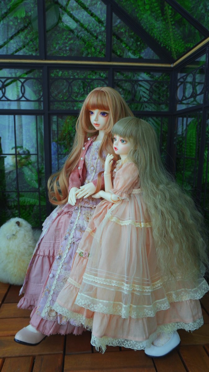 My poor dolls get to take pictures once in a blue moon thanks to their lazy owner.