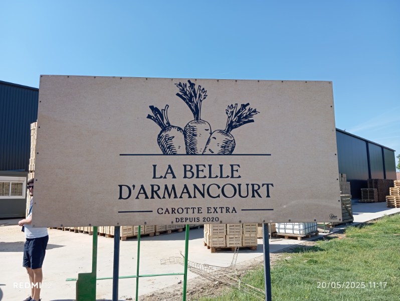 CfppaLeParaclet's tweet image. Zoom sur la semaine  des BTSA ACD du Paraclet &amp;amp; de Caulnes, venus découvrir les spécificités des systèmes de production en #HautsdeFrance.  Mardi matin : Visite de La belle d’Armancourt dans le Santerre.  1 exploitation spécialisée en production de carottes &amp;amp; de betteraves rouges