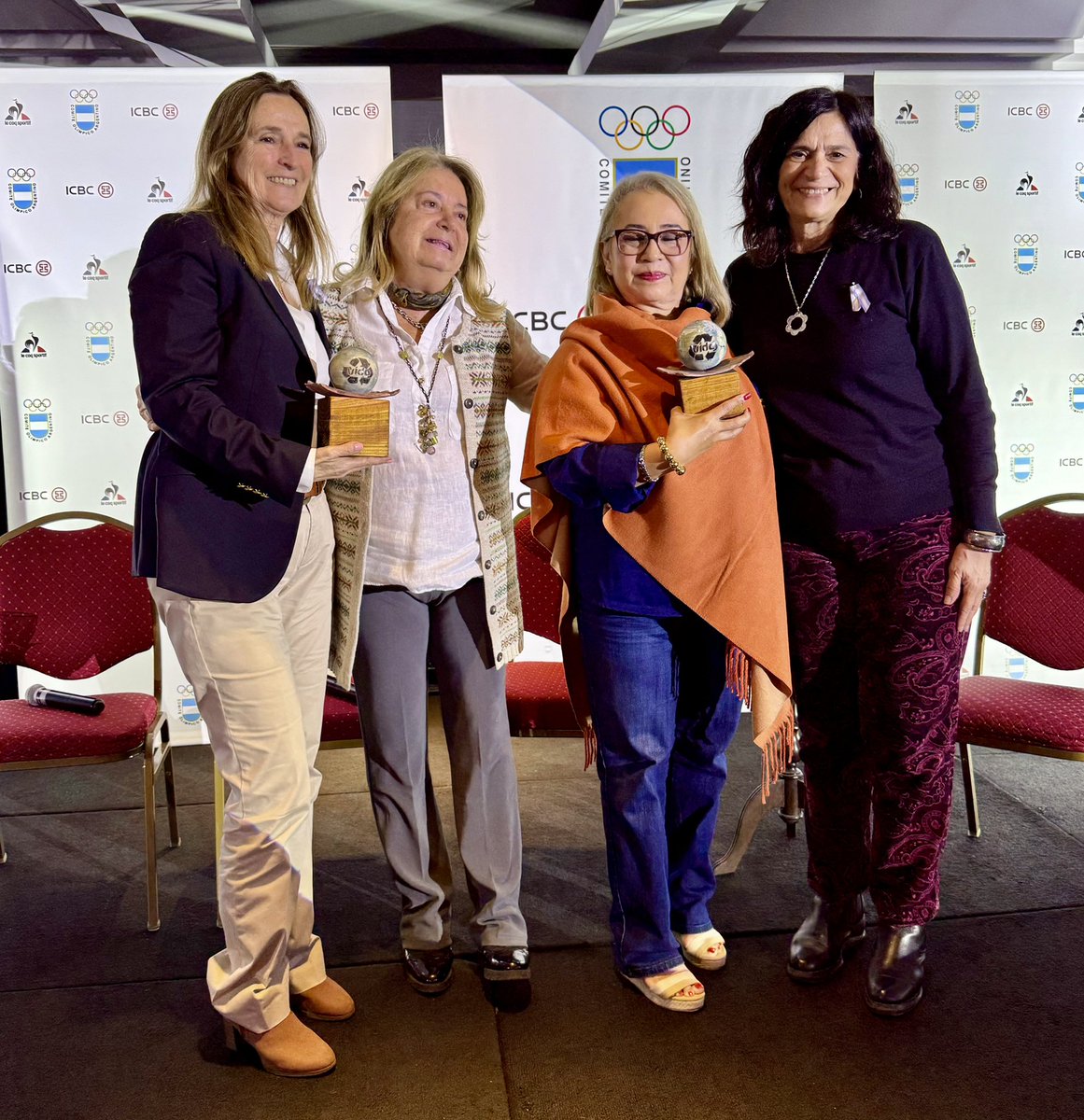 El COA reconoció a destacadas autoridades internacionales en el III Congreso de Sostenibilidad en el Deporte: Leslie Cooper, directora del Comité Olímpico de Chile y presidente de la Comisión de Sostenibilidad, y Sandra de Uceda, vicepresidente del Comité Olímpico de El Salvador.