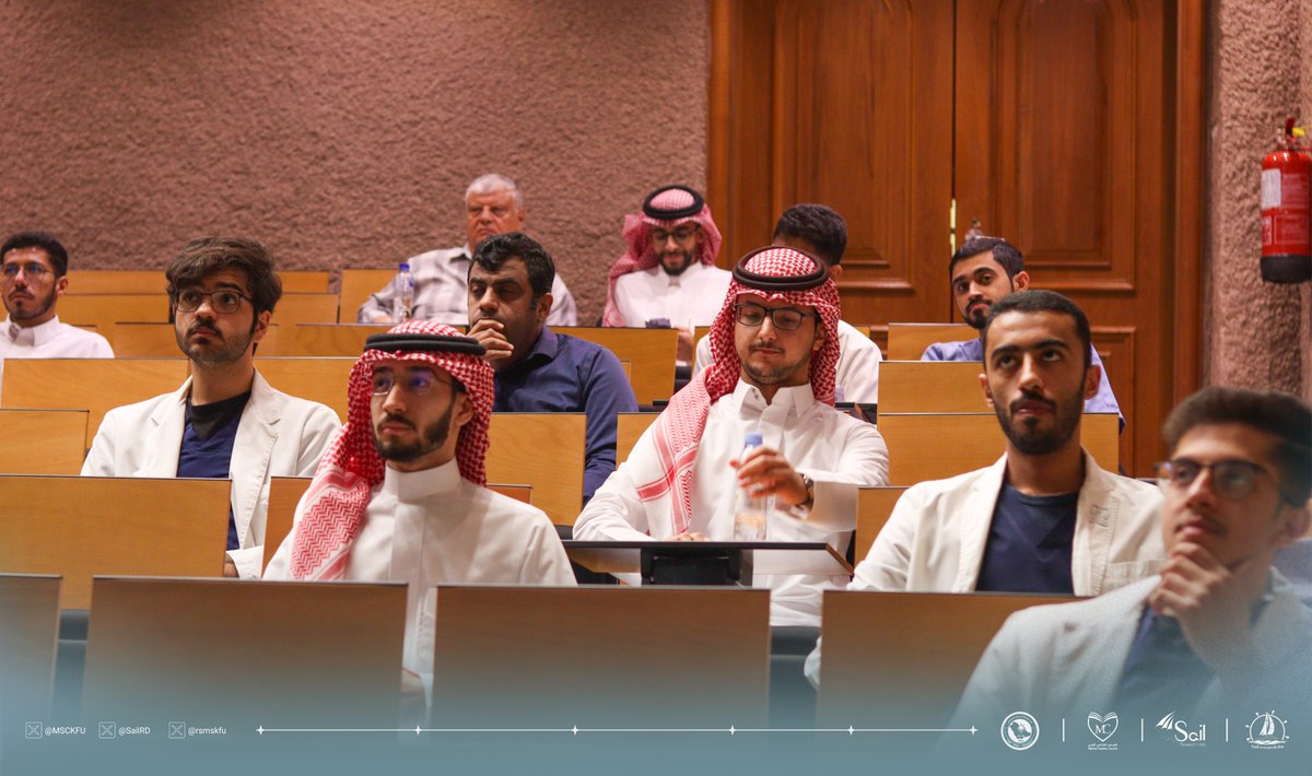 على مسرح يوم سيل البحثي الأول، ارتفعت الأصوات العلمية ولامست عنان التميّز 🌟
في منافسة العروض الشفوية، تجلّت مهارات العرض والإقناع، وبرزت قدرات باحثينا في إيصال أفكارهم بثقة وعلم ⛵️✨

#SailResearchDay