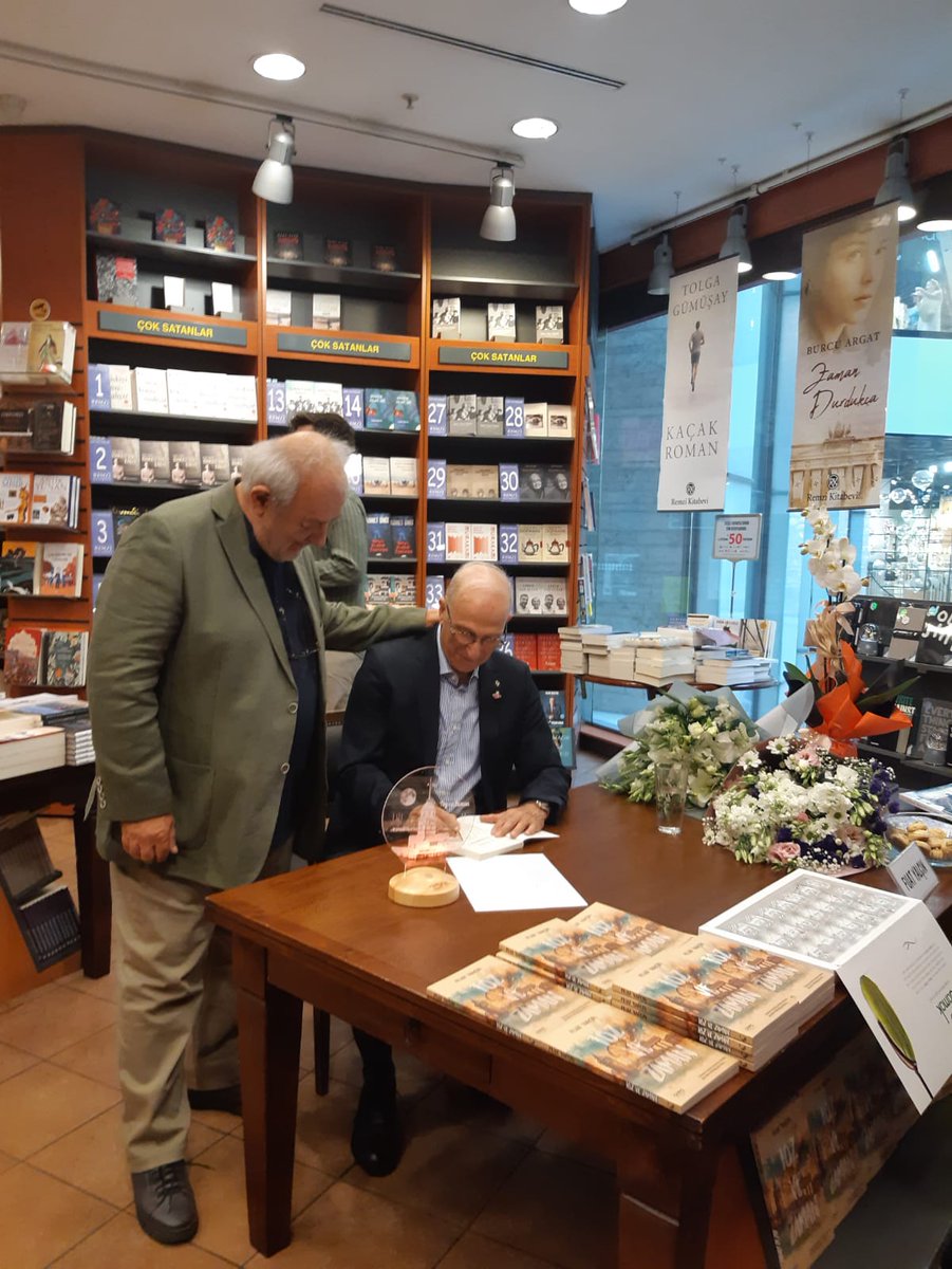 Fuat Yalçın'ın Remzi Kitabevi, Akmerkez mağazasındaki imza gününe katılan tüm okurlarımıza teşekkür ederiz. #fuatyalçın #imzagünü #akmerkez #remzikitabevi