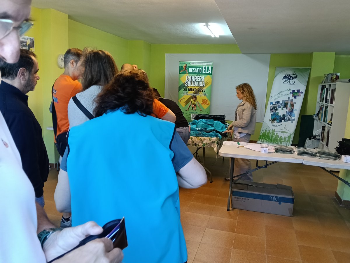 vecinosvodon's tweet photo. Esta mañana se han entregado los dorsales para la 🏃‍♀️"Carrera Solidaria  #DesafioELA  "🏃‍♀️ de #villaviciosadeodon   en el local de nuestra Asociación. https://t.co/kPtVBjfR6K