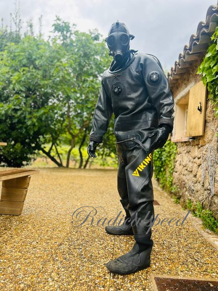 RLSD_Slave's tweet photo. Used as a gimp, forced to wear heavy rubber drysuit... Not allowed to feel fresh air on any part of my body... https://t.co/r5xuvCG761