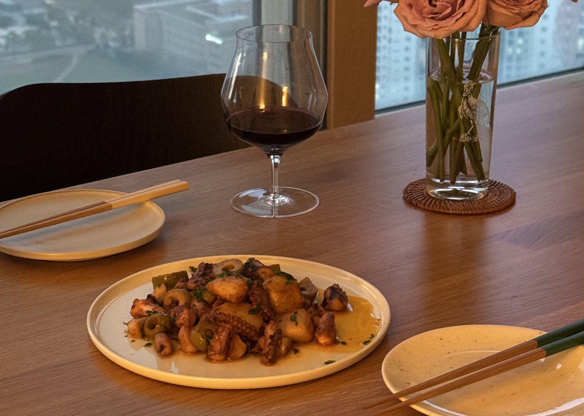 토요일 저녁은 뽈뽀. 인터넷으로 레시피 찾아서 만들었는데 별로길래 이것저것 조미료 추가했더니 훨씬 좋아졌다. 역시 시트론 잘해~ #acupofcitron