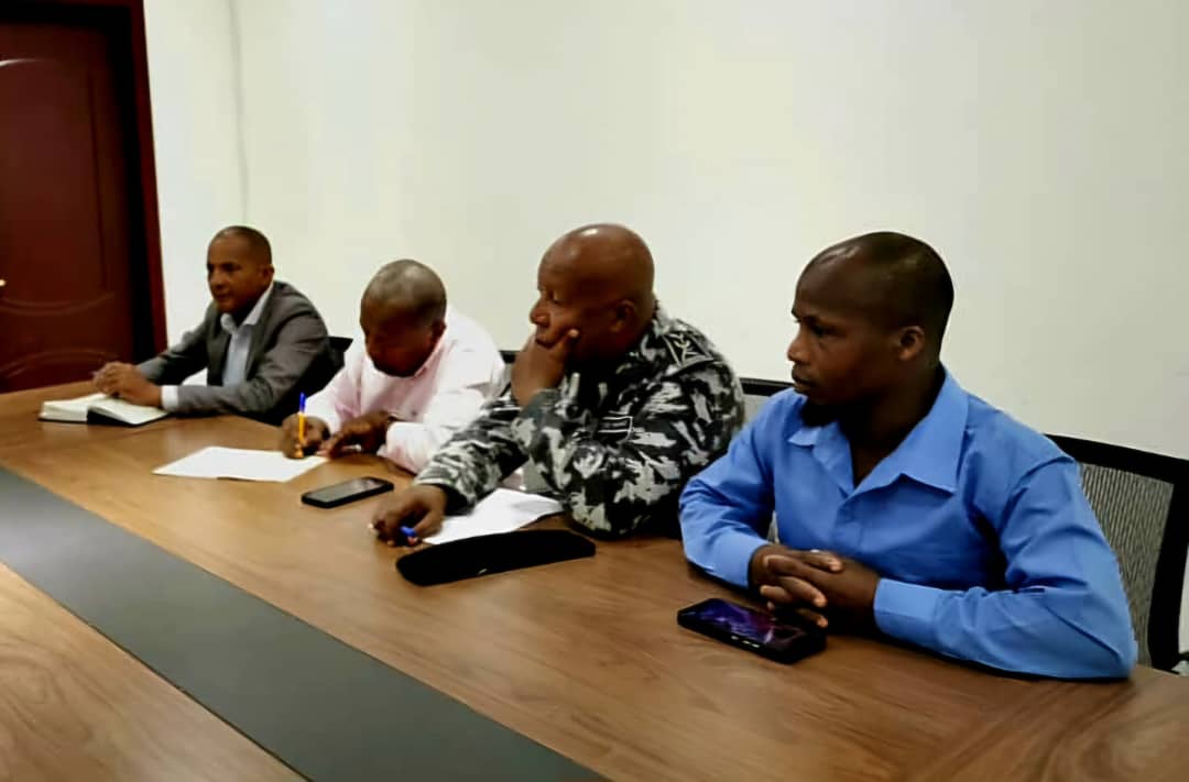 🚨🆕 Le Ministère de l'Intérieur engagé dans la lutte contre la drogue et le tabac
Le Ministre de l'Intérieur M. Mohamed Ahmed Assoumani a affirmé sa volonté de relancer la lutte contre ce fléau. facebook.com/share/p/14Dya5…