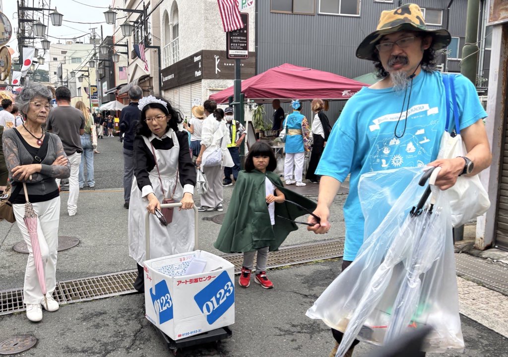 「東海道53次＋α #コスプレ歴史ごみひろい」の沼津編（5/17）と黒船祭で下田編（5/18）が開かれました！
静岡県の下田編（第86回黒船祭執行会後援）ではパレードに合わせコスプレをしている方も多く、パフォーマンス会場近く等ごみを拾い、下田条約締結の舞台となった下田の歴史にも想いを馳せました🚢