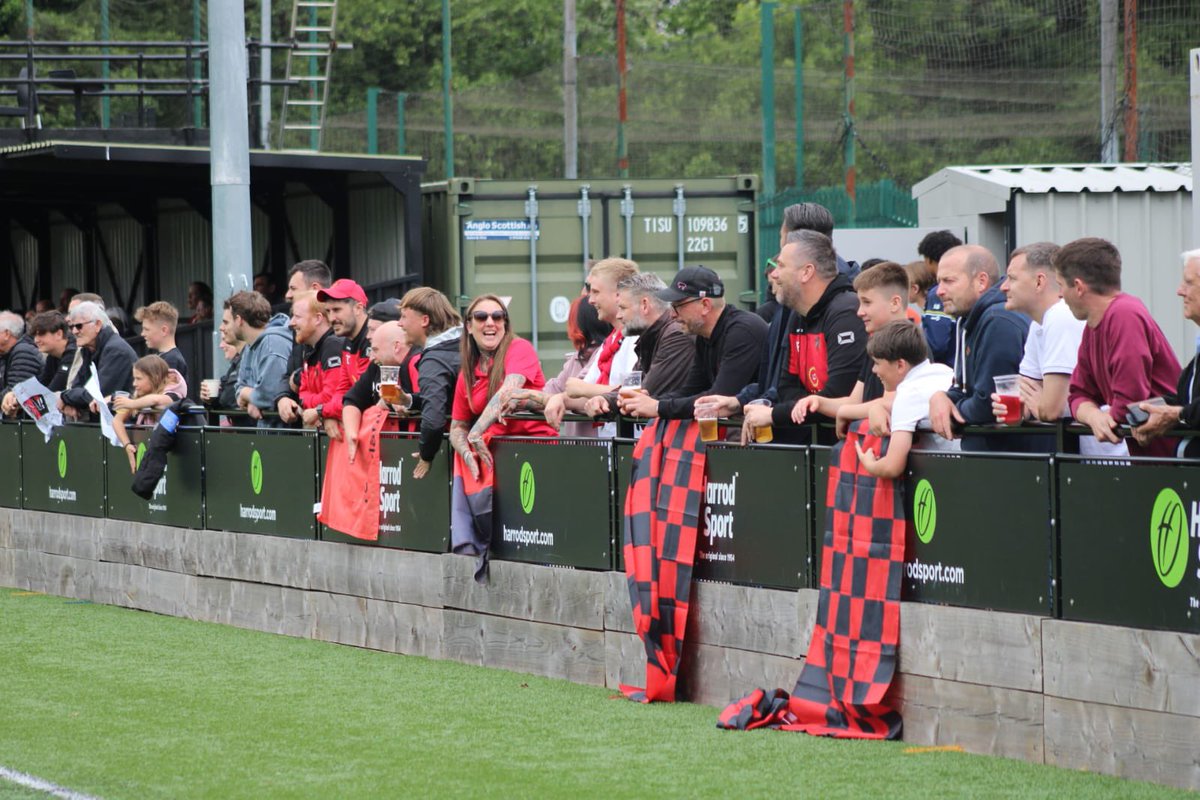 Now to celebrate a top season all round tonight at our famous Rocks presentation evening 🍻 

#UpTheRocks ❤️🖤