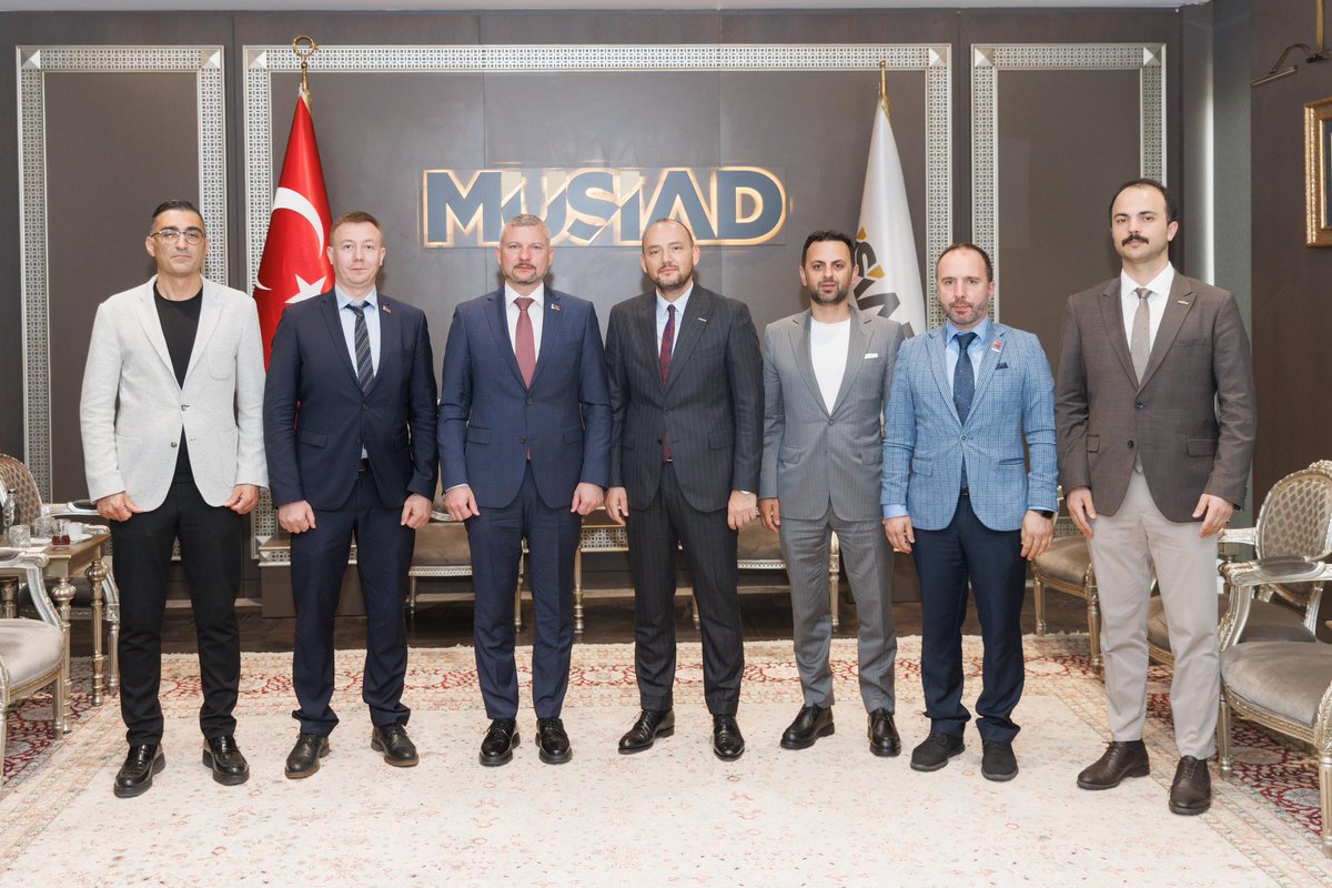 Belarus Cumhuriyeti Ankara Büyükelçisi Sayın Anatoly Glaz’ı ile Genel Merkezimizde bir araya geldik.

Görüşmemizde, Türkiye ile Belarus arasındaki ticari ve ekonomik ilişkilerin güçlendirilmesi, karşılıklı yatırım imkânları ve iş birliği fırsatlarını ele aldık. 

Nazik