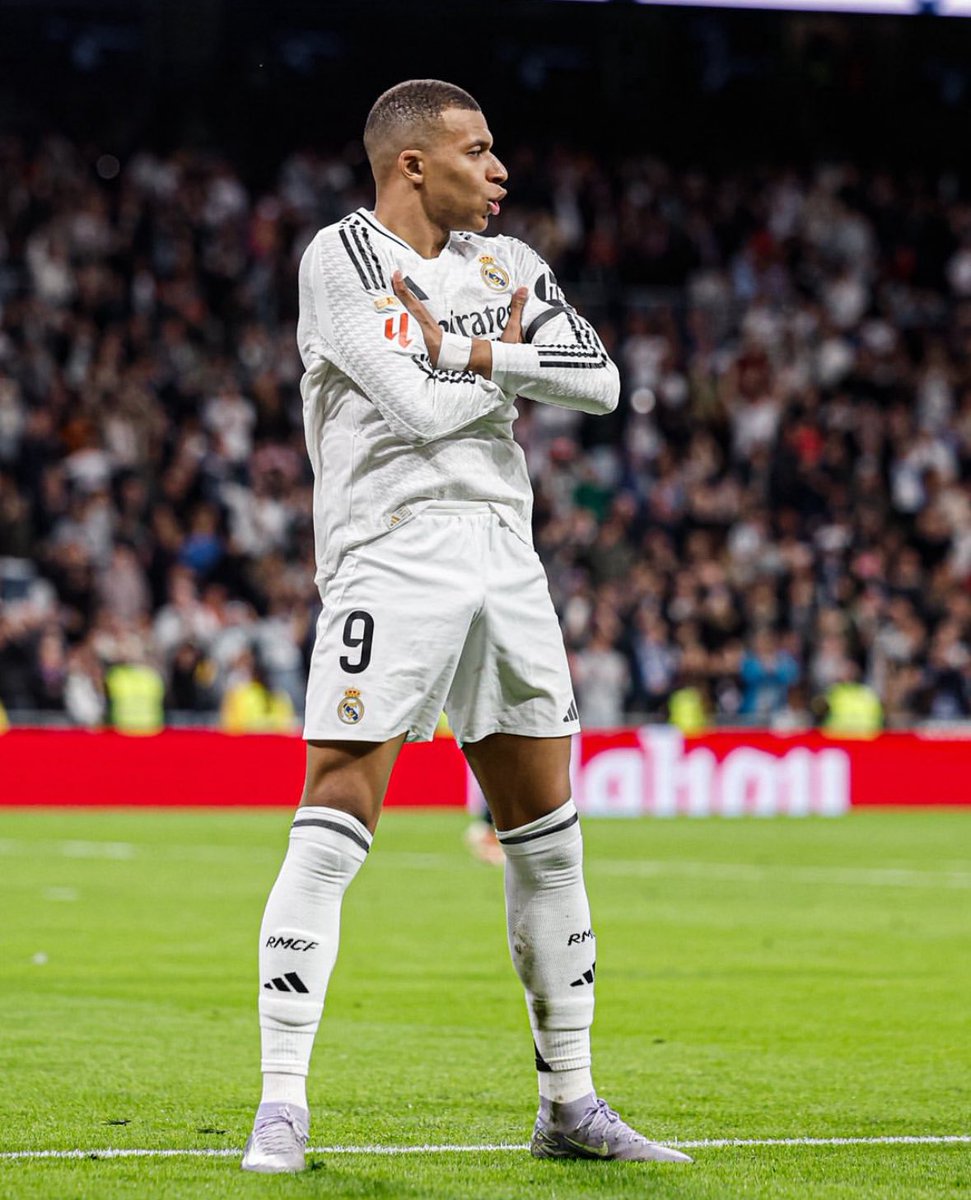 Mbappé 🇫🇷 acaba de ultrapassar Gyokeres 🇸🇪 na corrida à Bota de Ouro