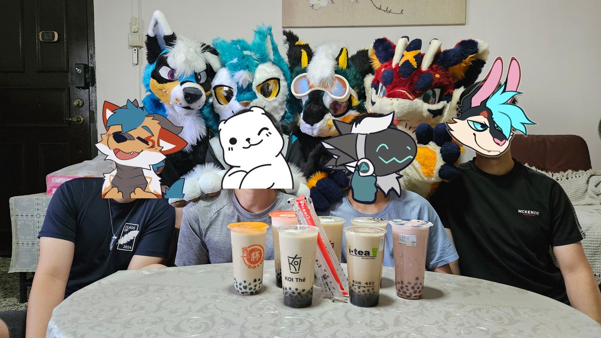 It isn't a Blitz party without bubble tea, so make your choice~

Really grateful I could share my fursuit unboxing with these amazing people. Here's to many adventures ahead!

🧵: <a href="/CadenzaStudioTW/">CadenzaStudioTW</a>