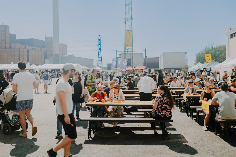 🌍 O festival mais inspirador da Finlândia começa neste fim de semana! O #WorldVillageFestival acontece em Helsinque nos dias 24 e 25/5, com entrada gratuita e foco em diversidade, igualdade e sustentabilidade.

📸 Tanja Ryhänen (1), Sami Sorasalmi (2) e Camilla Hanhirova (3)