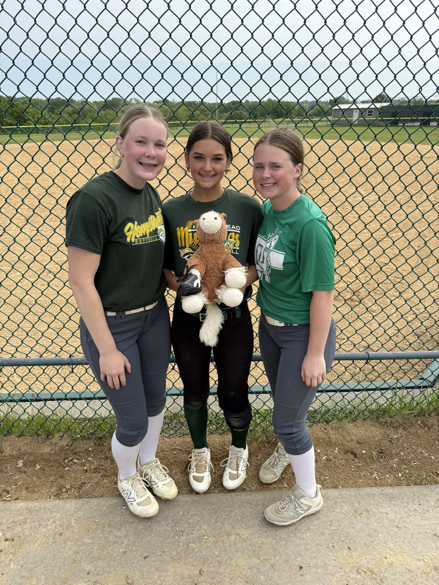 Steve the Stangs practice players of the week. Proud of you girls💚💛