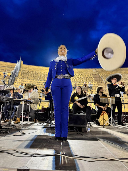 Karina Catalán emociona con la versión acústica de “La Reina”, un himno de empoderamiento en su forma más íntima te lo contamos en elfiesta.es/index.php/noti… #ElFiesta24May
