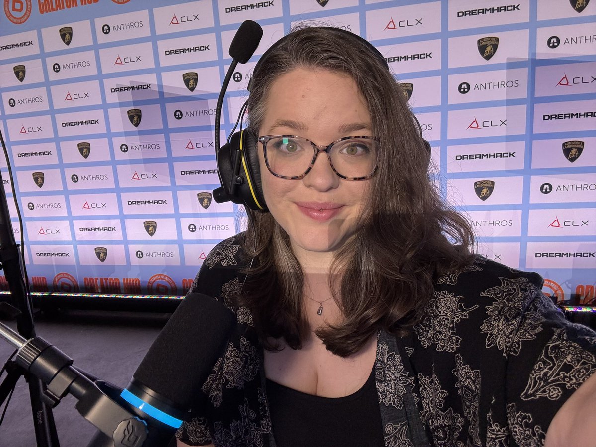 askesienne • libby (@libbyk) on Twitter photo We are 💖 LIVE 💖 from the Stream Studio <a href="/DreamHackNA/">DreamHack North America</a> for the Blizzard takeover this morning!
twitch.tv/askesienne We are 💖 LIVE 💖 from the Stream Studio <a href="/DreamHackNA/">DreamHack North America</a> for the Blizzard takeover this morning!
twitch.tv/askesienne