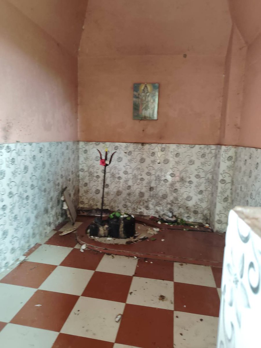News coming in from North 24 Parganas district of #WestBengal.

On the night of 23.05.2025, unknown miscreants targeted and vandalised a Shiva temple in #Halishahar.

Situated in #Baidyapara, miscreants vandalized the Shiva Lingam of the temple and desecrated the temple. 

No one
