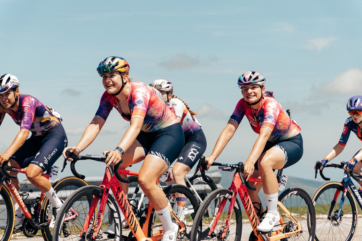 CANYON//SRAM zondacrypto (@wmncycling) on Twitter photo Filling Antonia’s climbing shoes is no easy task, but <a href="/agula59/">Agnieszka Skalniak-Sójka</a> gave it her all. 🪫🙌🏼
The rest of the team soaked up the spectacular scenery as best they could. 🤩
#VueltaBurgos | 📸 <a href="/LucasAbad14/">Lucas Abad</a> Filling Antonia’s climbing shoes is no easy task, but <a href="/agula59/">Agnieszka Skalniak-Sójka</a> gave it her all. 🪫🙌🏼
The rest of the team soaked up the spectacular scenery as best they could. 🤩
#VueltaBurgos | 📸 <a href="/LucasAbad14/">Lucas Abad</a>
