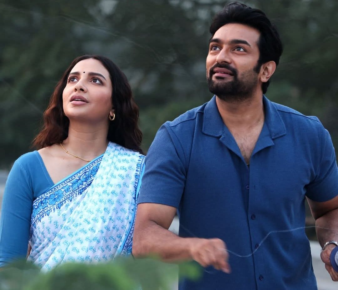 WBBO: West Bengal Box Office (@wb_boxoffice) on Twitter photo โเฆเงเฆนเฆชเงเฆฐเฆฌเงเฆถโ FIRST SONG IS HERE: #SVFMusic drops first song from #Grihapravesh: #Meghpeon โ lyrics by #Prasen, composed by #IndraadipDasGupta and sung by #DebayanBanerjee.
๐: youtu.be/ZZgiWkbf_AM
Stars #SubhashreeGanguly, #JeetuKamal and #KaushikGanguly. 6 June 2025 release. โเฆเงเฆนเฆชเงเฆฐเฆฌเงเฆถโ FIRST SONG IS HERE: #SVFMusic drops first song from #Grihapravesh: #Meghpeon โ lyrics by #Prasen, composed by #IndraadipDasGupta and sung by #DebayanBanerjee.
๐: youtu.be/ZZgiWkbf_AM
Stars #SubhashreeGanguly, #JeetuKamal and #KaushikGanguly. 6 June 2025 release.