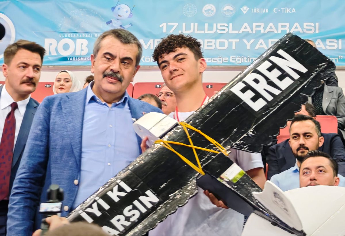 mebrobot's tweet image. ✨Milli Eğitim Bakanımız Sayın Yusuf Tekin'in katılımı ile gerçekleştirilen kapanış törenine yarışmacı gençler büyük ilgi gösterdiler.

🤖 17. Uluslararası MEB Robot Yarışması kapanış töreni ile sona erdi