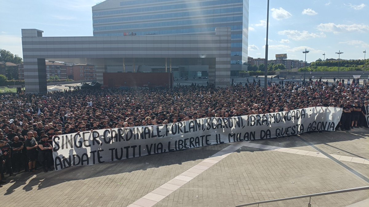 Contestazione in corso a Casa Milan 

<a href="/RadioRossonera/">Radio Rossonera</a>