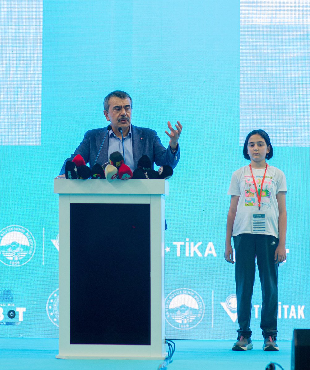 mebrobot's tweet image. ✨Milli Eğitim Bakanımız Sayın Yusuf Tekin'in katılımı ile gerçekleştirilen kapanış törenine yarışmacı gençler büyük ilgi gösterdiler.

🤖 17. Uluslararası MEB Robot Yarışması kapanış töreni ile sona erdi