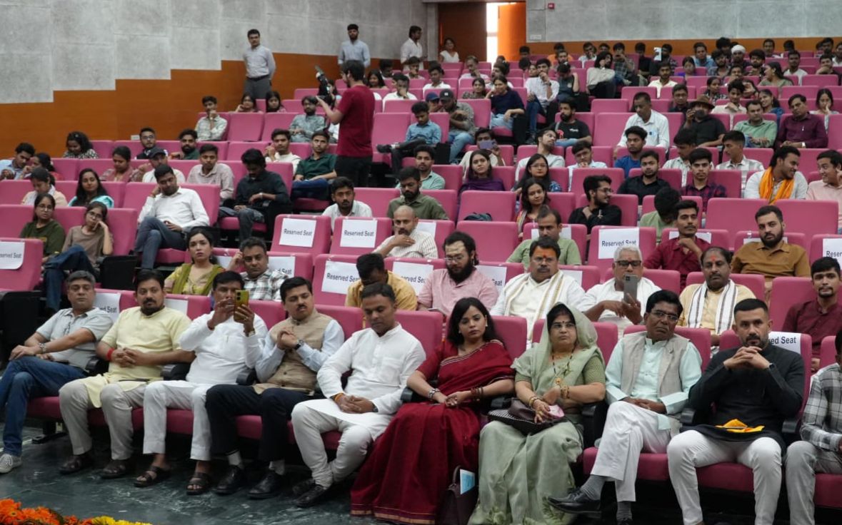 vdsharmabjp's tweet photo. दिल्ली के जेएनयू में मध्यांचल स्टूडेंट असोसिएशन द्वारा आयोजित मध्यांचल उत्सव-2025 में सहभागिता कर दिल्ली में रहने वाले मध्य प्रदेश के मूल निवासी छात्रों को संबोधित किया। https://t.co/WIyBLyS9mh