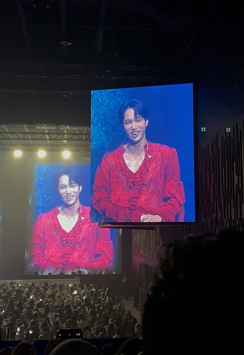 we met again after 6 years since exploration… thank you for tonight. i love you ☹️💛 #KAIONinKL