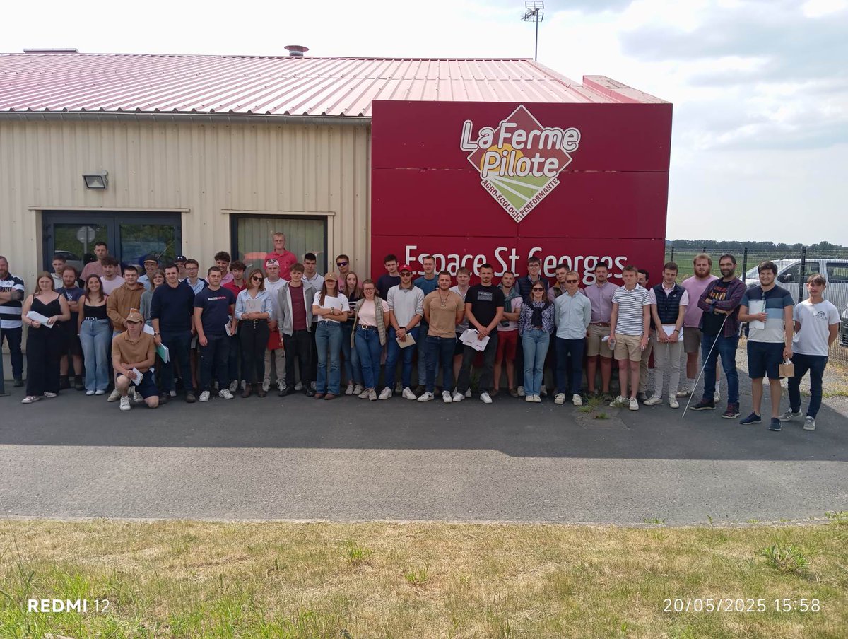 CfppaLeParaclet's tweet image. Mardi après-midi : visite @CarreFerme pour les #ACD.
David Boucher a présenté l&apos;exploitation support + essais : vitrine variétale blé tendre + anciennes variétés (SHANGO, CHARGER...)🧐évolution génétique, désherbage sur lin, blé &amp;amp; maïs➡️efficacité, sélectivité + matériel d’expé.