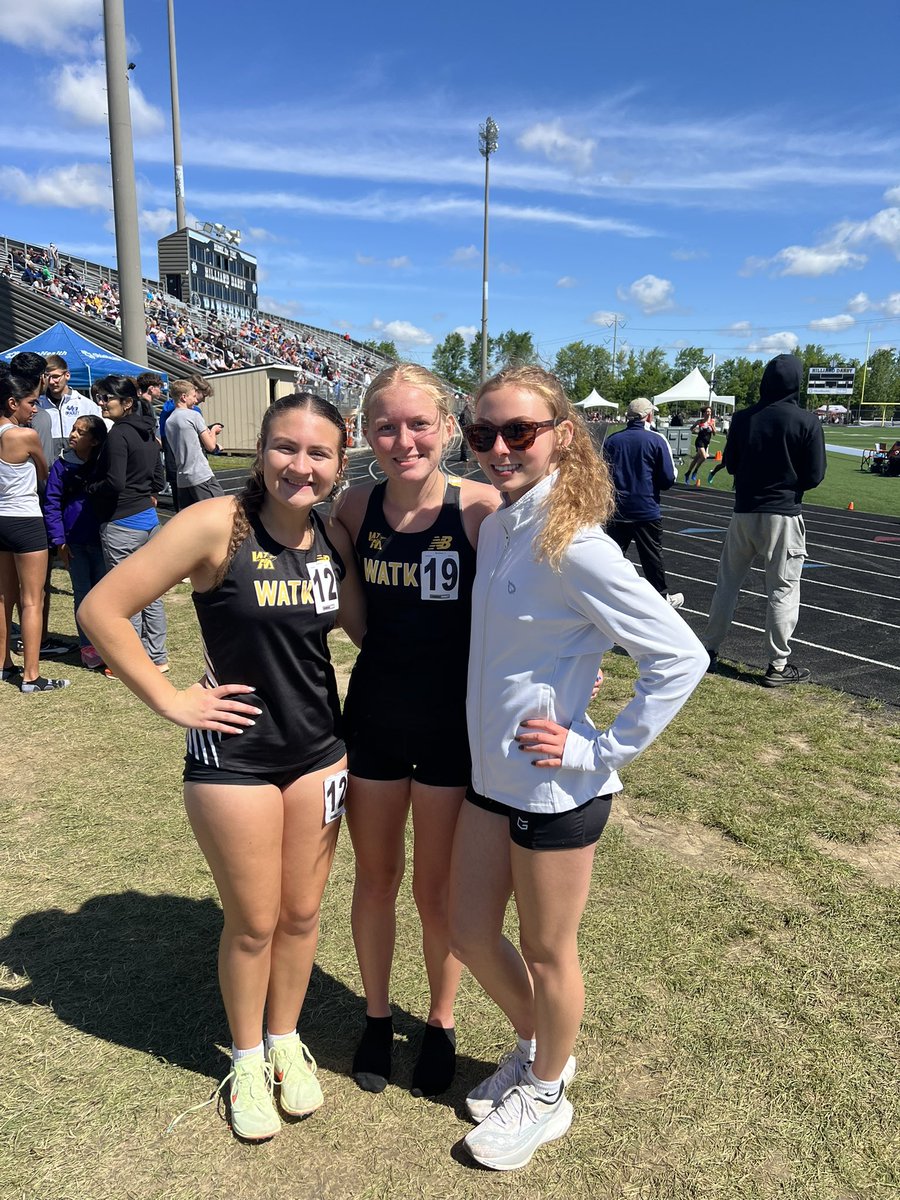 District Finals- 3 races and 3 PRs🔥🔥
Kate finished 5th in the 800 and is headed to Regionals!!
Emily and Emma wrapped up their seasons with great 3200s. Go Warriors 🖤💛🖤💛