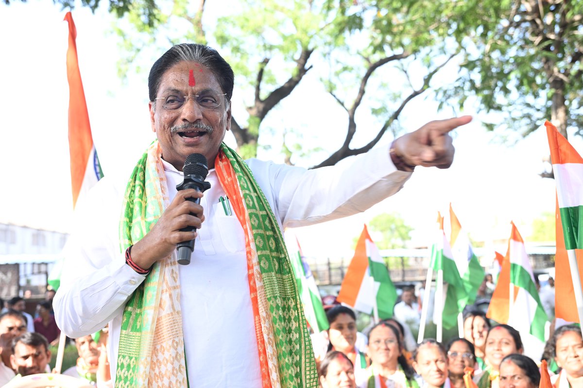 irushikeshpatel's tweet photo. ભારત હવે કોઈપણ આતંકવાદી હુમલાને સહન નહીં કરે અને તેનો વળતો જવાબ આપશે. આ નવું ભારત છે જે આતંકવાદને નષ્ટ કરશે. સિંદૂર જ્યારે બારૂદ બને ત્યારે કેવું પરિણામ આવે એ તાકાત પાડોશી આતંકીસ્તાનને આપણે બતાવી છે... https://t.co/nbv0nqlQ8l