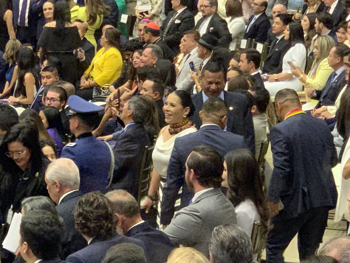 #AlertaPanas
Diana Atamaint, presidenta del <a href="/cnegobec/">cnegobec</a> llega a la #PosesionPresidencial2025