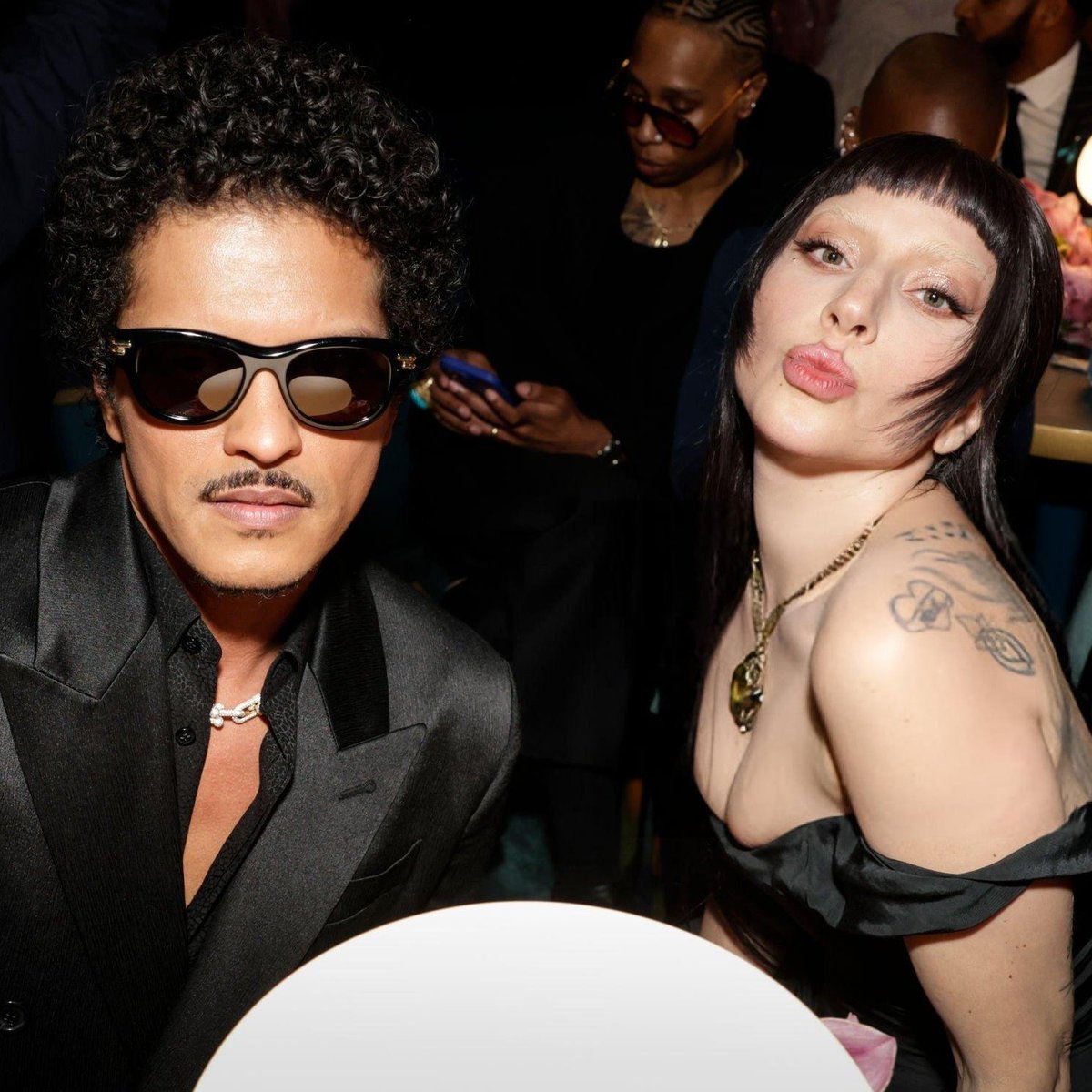 "Die With A Smile" de Lady Gaga y Bruno se adentra en el Top 100 de las mayores canciones en la historia de Billboard Hot 100, en base a su gran desempeño en el chart.