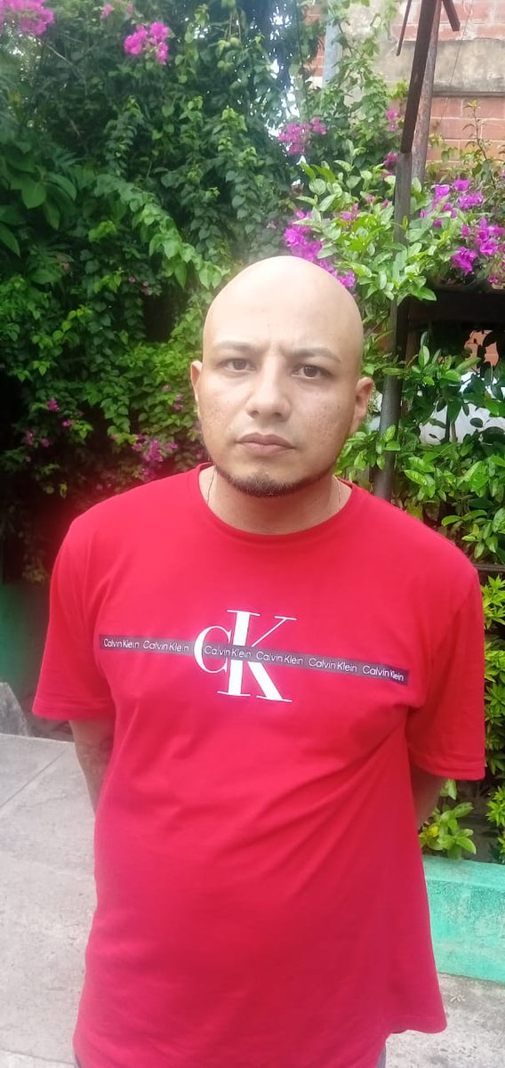 Fiscalía General de la República El Salvador (@fgr_sv) on Twitter photo #Allanamiento I La <a href="/FGR_SV/">Fiscalía General de la República El Salvador</a> en conjunto con <a href="/PNCSV/">PNC El Salvador</a> realizó 4 allanamientos en Mejicanos, logrando la detención de Wilber Erasmo Quintanilla quien será acusado por posesión y tenencia de droga.
Al momento de su captura Quintanilla tenía droga marihuana, dinero en efectivo y un #Allanamiento I La <a href="/FGR_SV/">Fiscalía General de la República El Salvador</a> en conjunto con <a href="/PNCSV/">PNC El Salvador</a> realizó 4 allanamientos en Mejicanos, logrando la detención de Wilber Erasmo Quintanilla quien será acusado por posesión y tenencia de droga.
Al momento de su captura Quintanilla tenía droga marihuana, dinero en efectivo y un